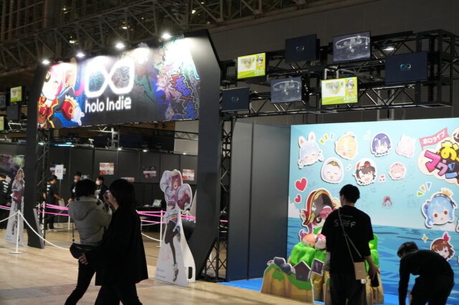 ホロライブの大イベント「hololive SUPER EXPO 2025」行った気分になるかもしれないフォトレポート―等身大フィギュアなど新グッズからメリーゴーランドも！