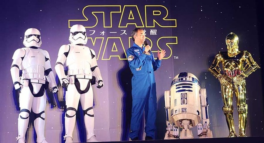 ストームトルーパー＆野口聡一＆R2-D2＆C-3PO／『スター・ウォーズ／フォースの覚醒』公開記念東京スカイツリー点灯式