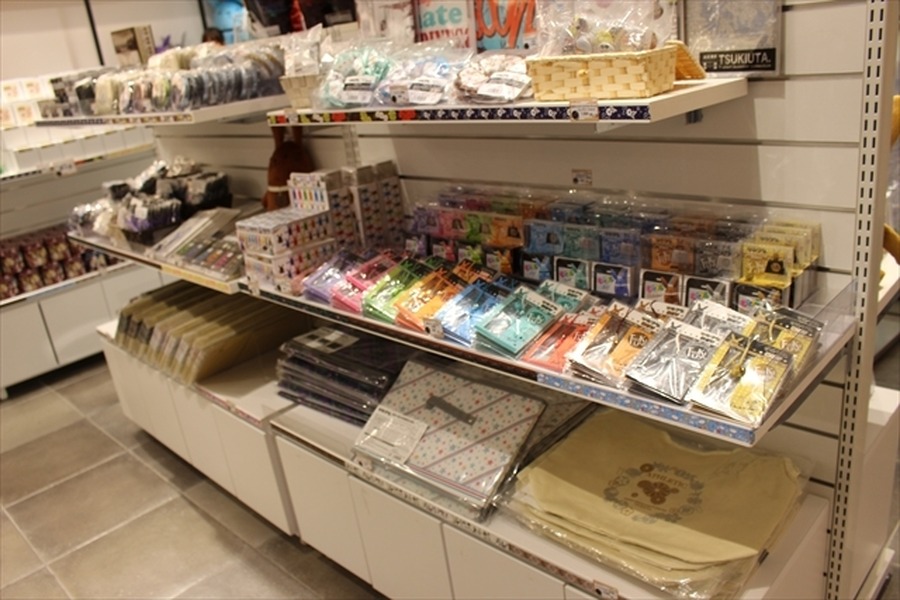 「ツキウタ。」のグッズが盛りだくさん　原宿にオープンした「月歌屋」店内レポート