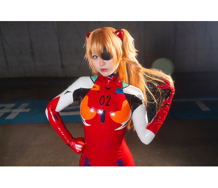 コスプレ】「エヴァンゲリオン」アスカのプラグスーツ姿が