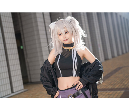 コスプレ】ホロライブ・獅白ぼたんが寒空を物ともせず気合いの肩&ヘソ