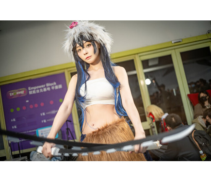 コスプレ】「鬼滅の刃」伊之助が女体化！ いつもの露出度なのに