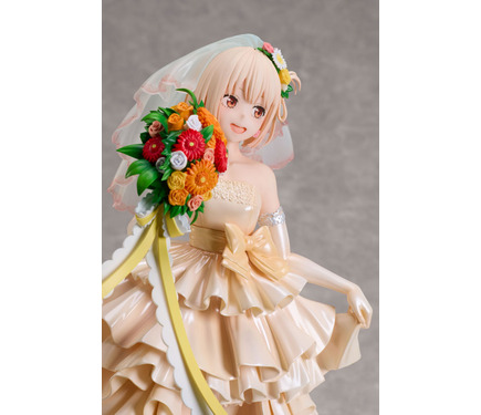 リコリコ」千束＆たきながウェディングドレス姿で登場！ コミケ