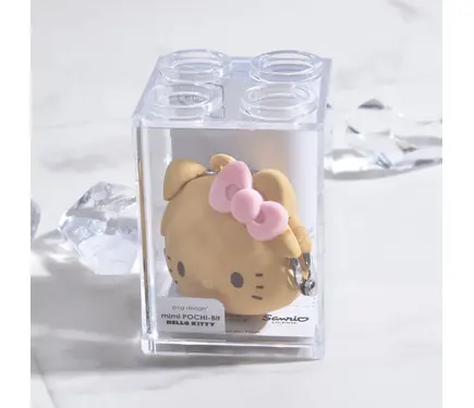 こんがり日焼け、ブラック、ピンクなど色んなキティちゃんが集合