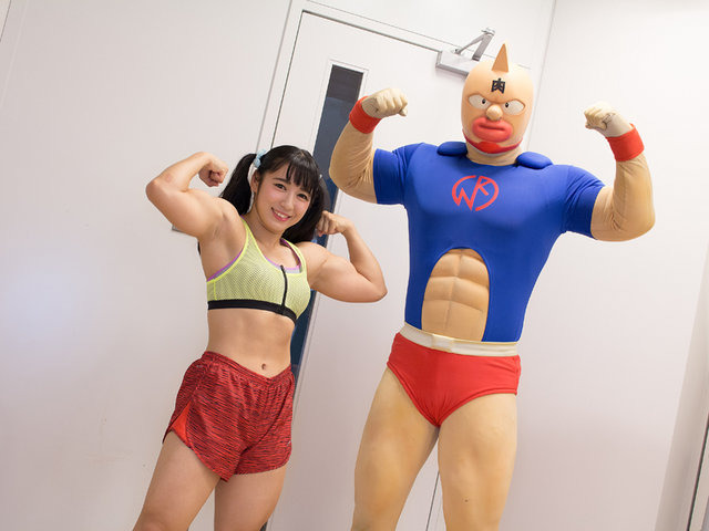 キン肉マン 筋肉アイドル 才木玲佳がオフィス訪問 筋肉の力で夏バテをぶっ飛ばしてもらいました アニメ アニメ