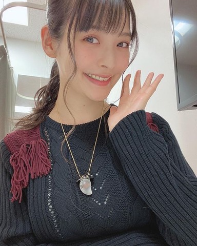 上坂すみれ ニットセーター おばけネックレスの秋コーデ披露に ウルトラ可愛い 透明感ハンパない アニメ アニメ