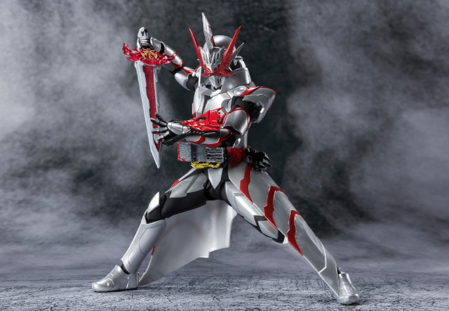 「S.H.Figuarts 仮面ライダーセイバー ドラゴニックナイト」7,150円（税込）（C）2020 石森プロ・テレビ朝日・ADK EM・東映