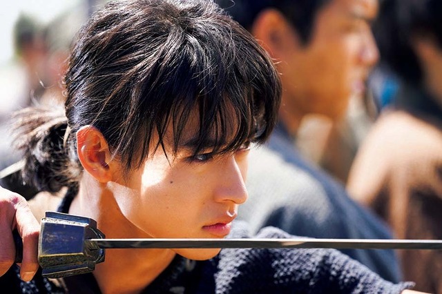 『映画 キングダム２ 遥かなる大地へ 写真集 –THE MAKING-』（C）原泰久／集英社 （C）2022 映画「キングダム」製作委員会