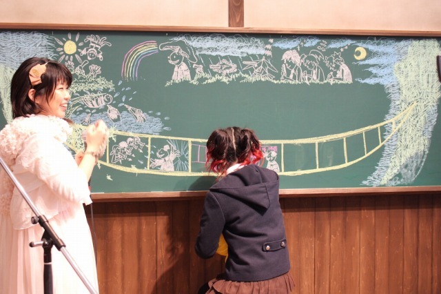 暗殺教室 Edで盛り上がった ア ティストmoumoonと黒板アートの白石慶子のライブ アニメ アニメ