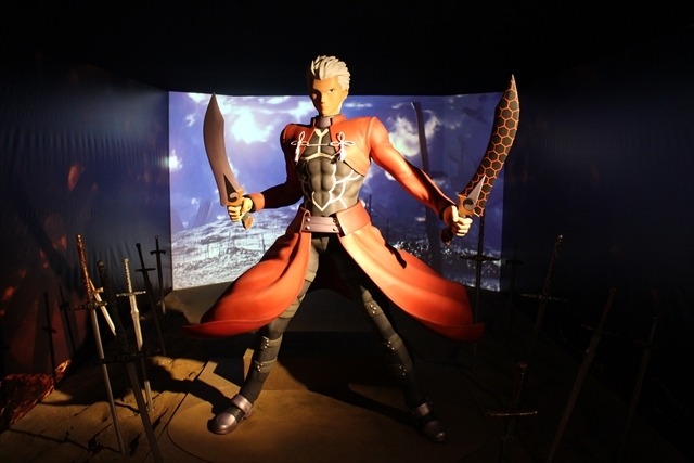 Fate/stay night〔Unlimited Blade Works〕」展はアーチャー視点 男は 