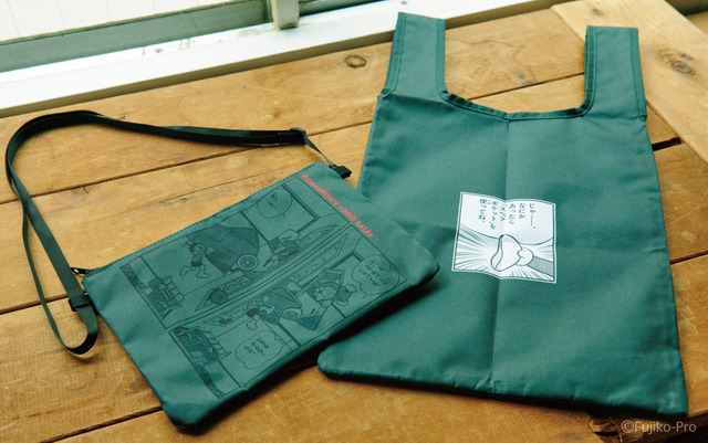 『大長編ドラえもん のび太と鉄人兵団』スペアバッグつきサコッシュ（C）Fujiko-Pro