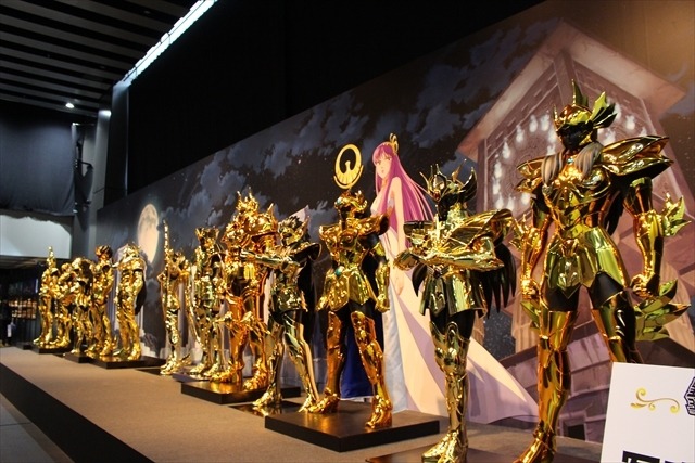 「聖闘士星矢30周年展」レポート 車田正美の原画や黄金聖衣12体が勢揃い