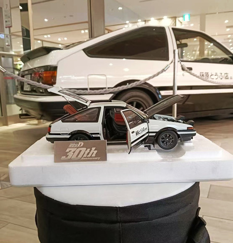 1/18スケール トヨタ スプリンター トレノ (AE86) 「頭文字D」（C）しげの秀一／講談社