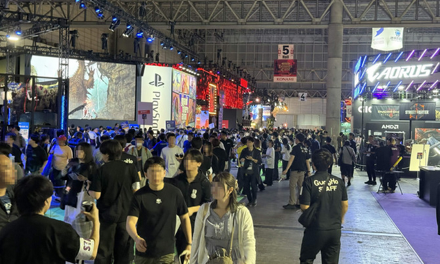 いつでもどこでもゲーム漬け。XRグラス「VITURE Pro 2」で、東京ゲームショウの待機時間中にも『鬼武者 Way of the Sword』に没頭！