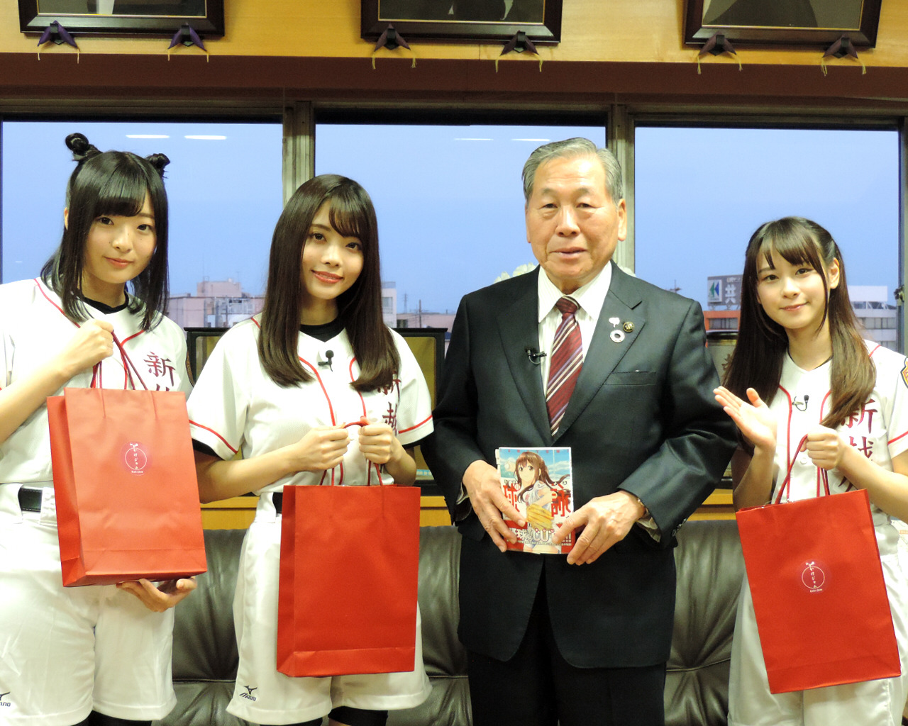 収録レポート 聖地 越谷市の市長さんにご挨拶 Tvアニメ 球詠 予習大作戦 新越谷ナインのきらら野球だよ 第6回 アニメ アニメ