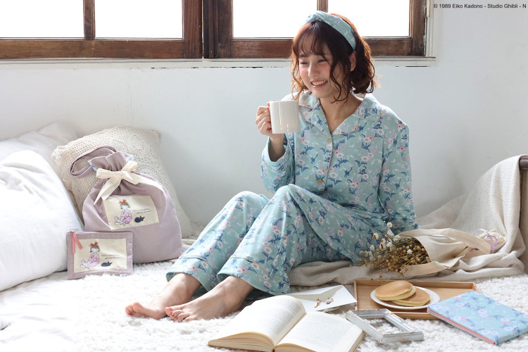 魔女の宅急便 キキやジジたちと楽しくお部屋時間を過ごそう 総柄グッズ デイジーの花言葉 シリーズ アニメ アニメ