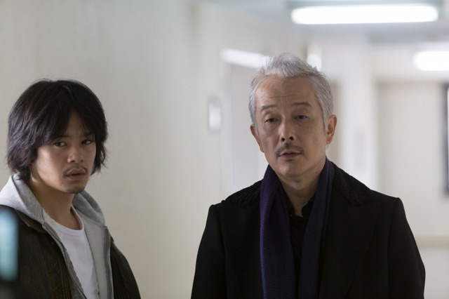 実写化ドラマ 銀と金 主題歌はカリスマ覆面バンド Amazarashi 2枚目の写真 画像 アニメ アニメ