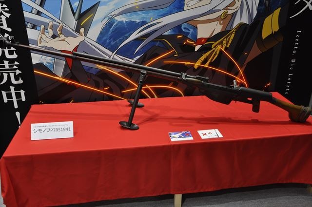 松竹ブースは「終末のイゼッタ」対戦車ライフルで存在感 物販も盛況【AJ2017】