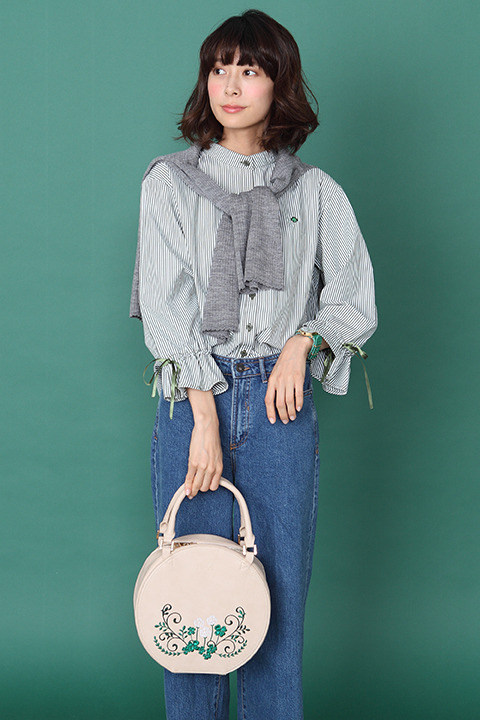 おそ松さん でトータルコーディネート 肌寒い季節のオトナ女子向け 松コーデ が登場 13枚目の写真 画像 アニメ アニメ