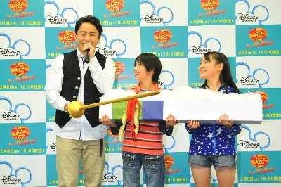 太田雄貴選手と子どもたち©Disney