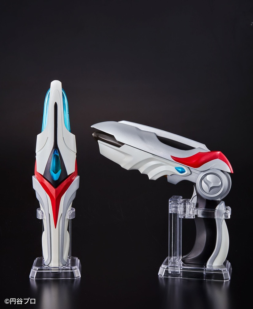 「ウルトラレプリカ エボルトラスター＆ブラストショット」10,800円（税込）(C)円谷プロ