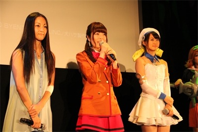 伊藤静さん、加隈亜衣さん、芹澤優さん（左から）