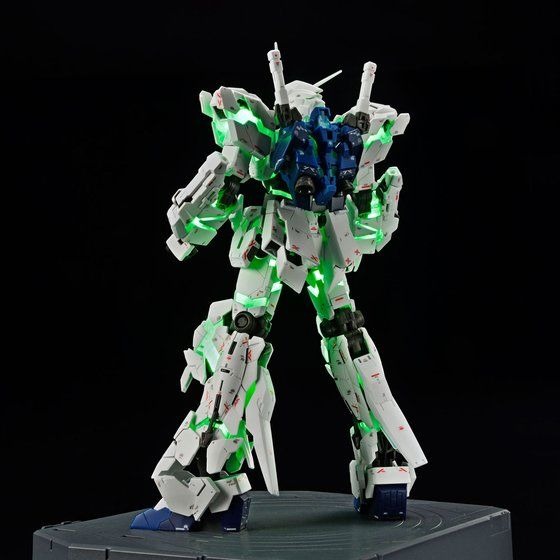 「RG RX-0 ユニコーンガンダム（デストロイモード）Ver.TWC（LIGHTING MODEL）」10,800円（税込）（C）創通・サンライズ