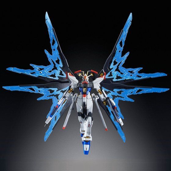 「HGCE 1/144 ストライクフリーダムガンダム 光の翼DXエディション」4,104円（税込）（C）創通・サンライズ