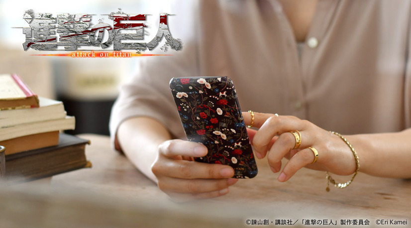 iPhoneケース（2,900円・税別）（C）諫山創・講談社 /「進撃の巨人」製作委員会