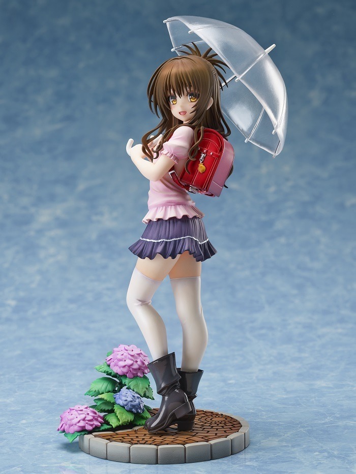 「結城美柑 雨傘 1/7スケールフィギュア」16,300円（税抜）（C）矢吹健太朗・長谷見沙貴／集英社