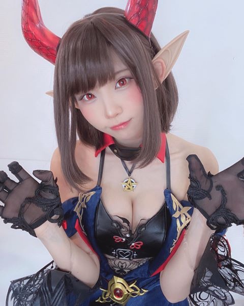 人気コスプレイヤー・えなこ、「荒野行動」コラボの悪魔風コスにファン悶絶「なんという破壊力」