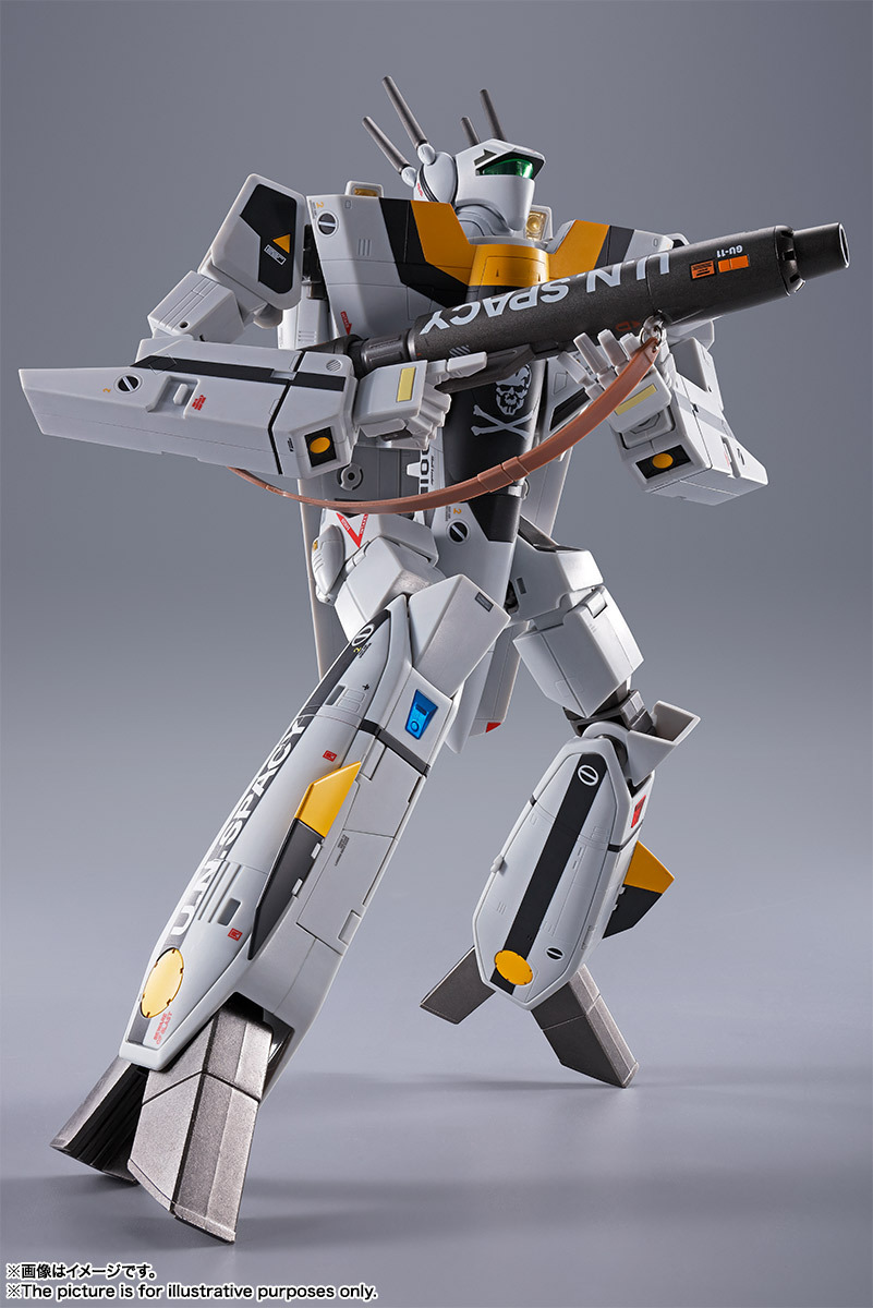 「DX超合金 初回限定版VF-1Sバルキリー ロイ・フォッカースペシャル」18,000円（税別）（C）1982 BIGWEST