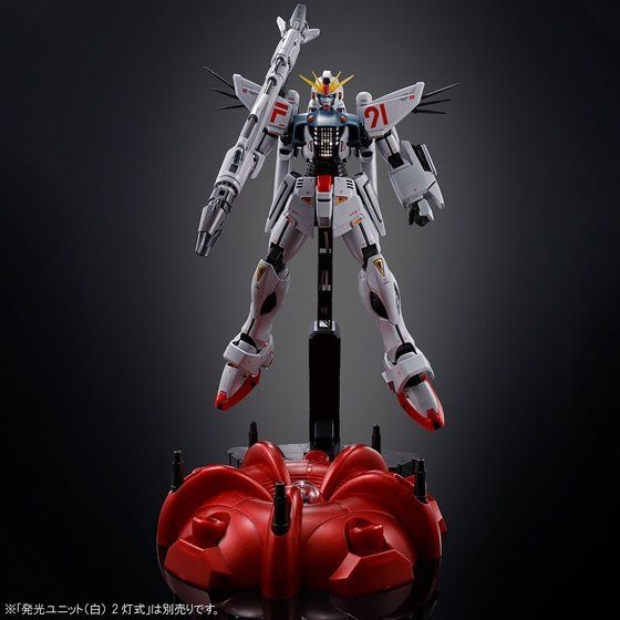 「MG 1/100 ガンダムF91 Ver.2.0［チタニウムフィニッシュ］」9,680円（税込）（C）創通・サンライズ