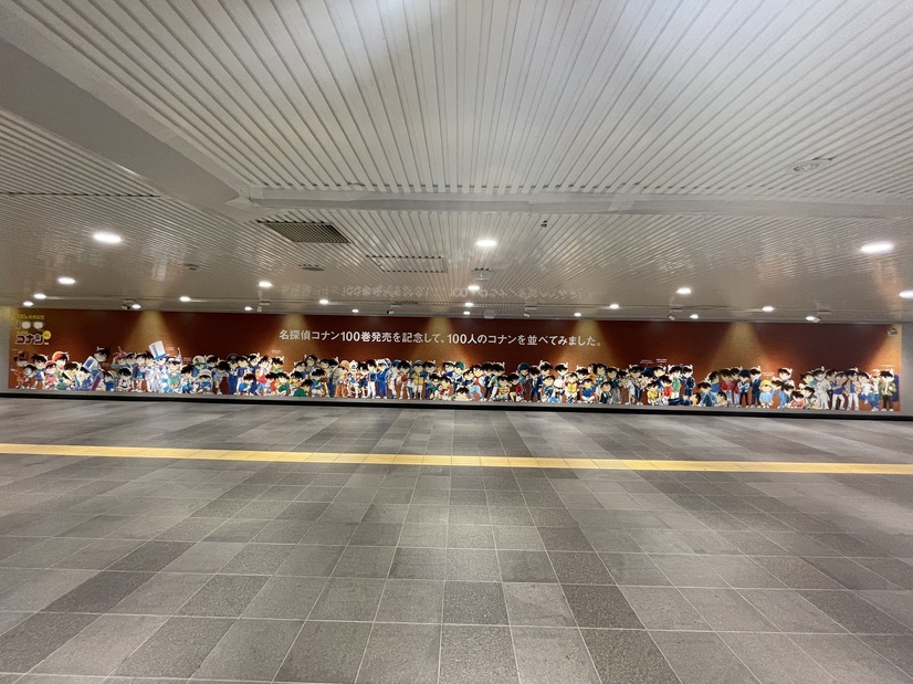 『名探偵コナン』渋谷駅に100人のコナンが勢揃いした巨大広告（C）青山剛昌／小学館