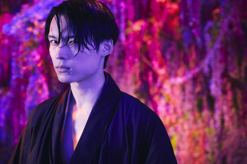 『ホリック xxxHOLiC』松村北斗： 百目鬼 静（どうめき しずか） 役（C）2022 映画「ホリック」製作委員会（C）CLAMP・ShigatsuTsuitachi CO.,LTD.／講談社