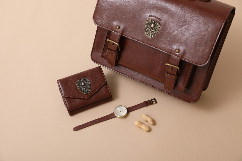 腕時計、バッグ、財布の「フォージャー家 モデル」が登場（C）遠藤達哉／集英社・SPY×FAMILY製作委員会