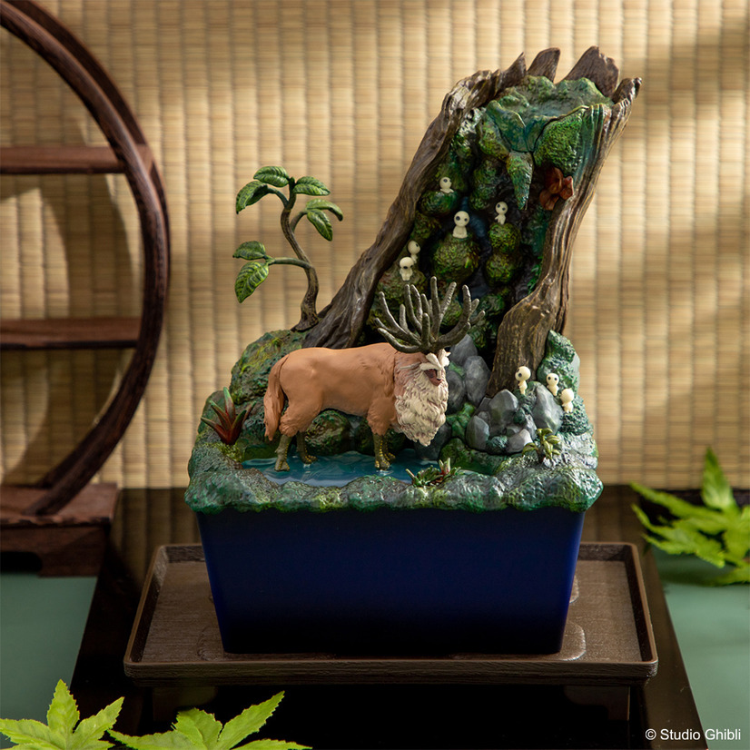 「スタジオジブリ」雨宿りするトトロやシシ神の森の情景を水流