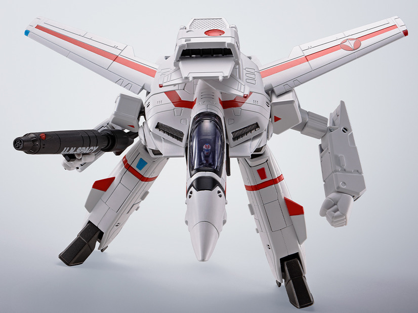 『超時空要塞マクロス』「VF-1J アーマードバルキリー（一条輝機）リバイバルVer.」13,200円（税込）（C）1982 BIGWEST