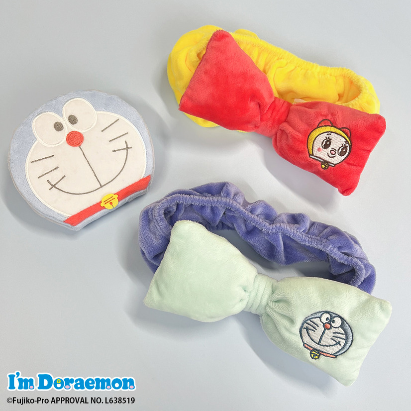 サンキューマート「I'm Doraemon」シリーズ。「ヘアバンド」と「折り畳みミラー」（C）Fujiko-Pro APPROVAL NO. L638519