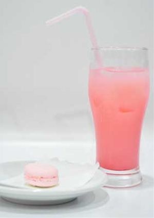 ルカルカ イチゴ牛乳+ピンクマカロン
