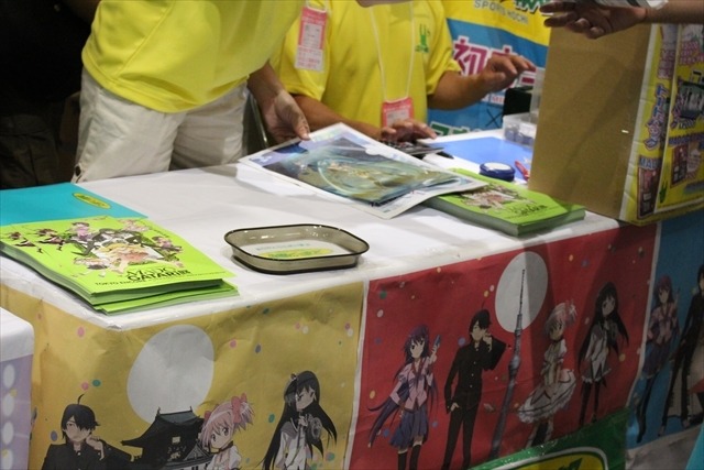 スポーツ報知が初出展 Madogatari 展グッズも販売 コミケ90 9枚目の写真 画像 アニメ アニメ