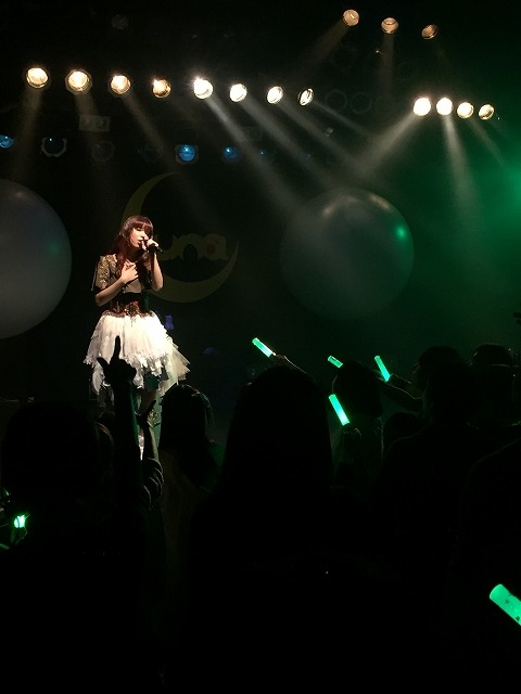 春奈るな、ワンマンライブツアーが福岡でスタート キュートな6変化でファンを魅了