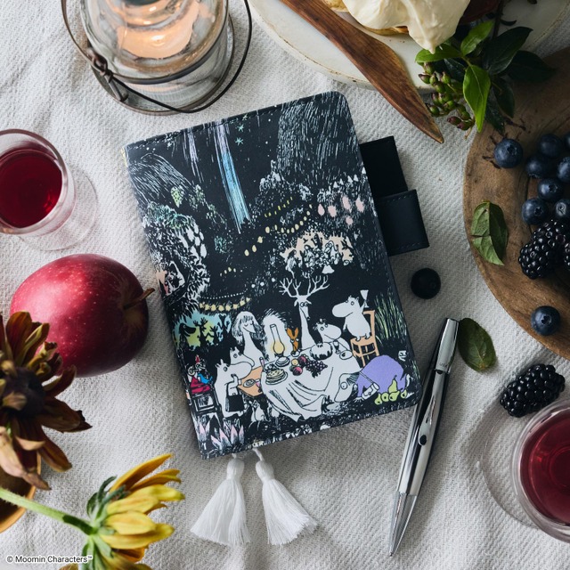 「ムーミン」 個性的な仲間たちの冒険が手帳や文具に…「Moomin Product of the Year 2025」受賞の「ほぼ日」商品が取り扱い中