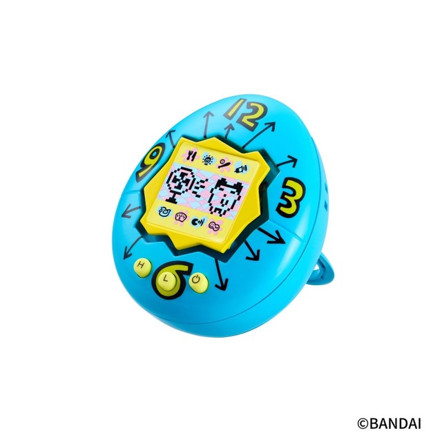 「たまごっち」初代デザインのハンディファン登場！ かわいいたまごっちと暑さを乗り切ろう♪ 持ち歩きはもちろん、デスクに置いて使用も可能