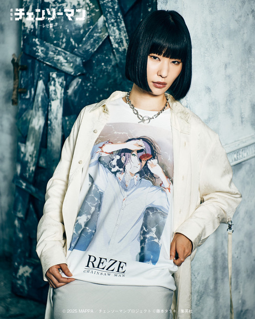 「チェンソーマン レゼ篇」ボムのバンド風Tシャツや、“デンジ総柄”ニットはインパクト大!! glambコラボ第2弾アパレル登場