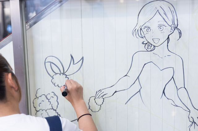 閉館する映画館の壁が一棟まるごと“週刊マンガ雑誌”に！横浜駅「相鉄ムービル」で壁面マンガの新連載が始動