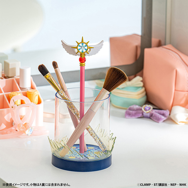 「CCさくら」夢の杖や魔法陣デザインのメイクアイテムが可愛い♪ コスメポーチや前髪クリップなど…毎日使いたい!!「タイトーくじ」【8月28日～】