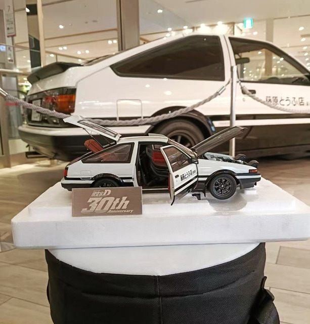 「頭文字D」AE86（ハチロク）が実車と1/18スケールモデルで集結！ イオンモール高崎でポップアップショップ開催【8月11日～】