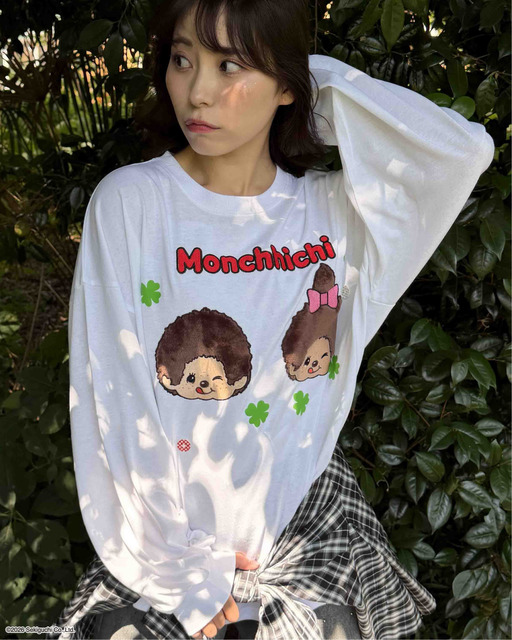 「モンチッチ」ふわふわモチーフがかわいい♪「AS KNOW AS plus」アクキー付きのコラボロンT登場