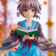 「涼宮ハルヒ」強風なんて関係ない…読書に夢中♪ 長門有希がいとうのいぢイラストでフィギュア化！ 画像